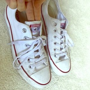 Converse All Star Low Chuck Taylor Sneakers M6 W8